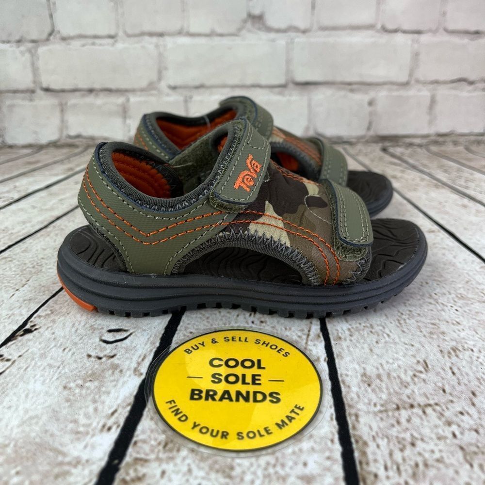 Teva Boys Sandals Psyclone, green Camo, Size 6, Water Shoes Hiking Beach. NWT
